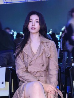 "Nữ hoàng hình thể" đang gây bão mạng vì lột xác xong xinh như Suzy là ai?