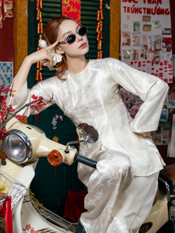 “Phú bà" đẹp nức tiếng Vbiz dùng Hermès làm hũ tài lộc năm mới: Sang cỡ này còn sợ gì không phất!