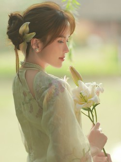 Nhìn Thiều Bảo Trâm tưởng bạn gái HIEUTHUHAI