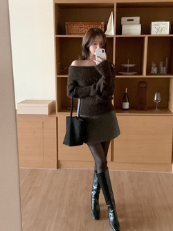 Rất đơn giản nhưng không phải ai cũng biết: 3 mẫu giày mix với chân váy ngắn giúp chân dài miên man