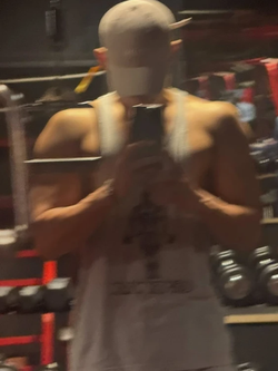 Nam thần hot nhất Kpop giảm 7kg trong 12 ngày bằng phương pháp tranh cãi