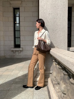 Style của chị em sẽ trẻ trung hẳn ra nhờ 5 công thức mặc quần sáng màu