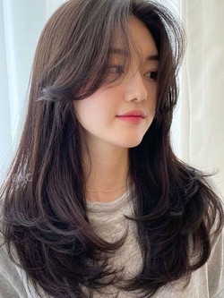 Phụ nữ 40+ có nên cắt tóc layer? Chuyên gia tạo mẫu nói gì