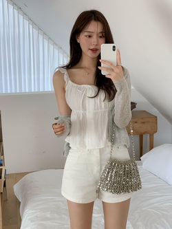 Chân váy ngắn và quần short mùa hè mix với 5 kiểu áo là đẹp nhất