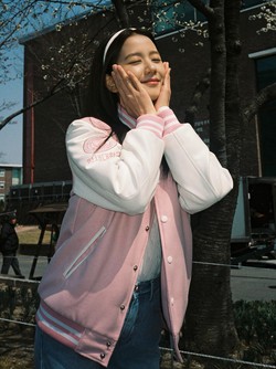 Jisoo bế dàn túi hiệu vào vai nữ chính, Dior lần này "thất sủng"