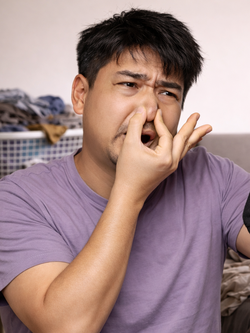 3 thứ trong tủ đồ mọi anh chồng phải thay định kỳ để vợ còn muốn ôm ấp hít hà