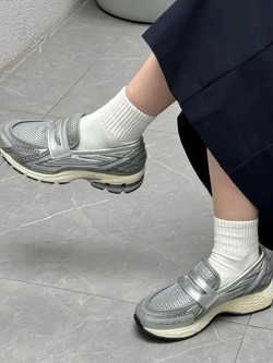 Giày thể thao đang "hóa" giày lười như thế nào?