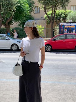 Chân váy suông mùa hè quá đẹp: 4 cách mặc tôn dáng và thanh lịch từ công sở ra phố