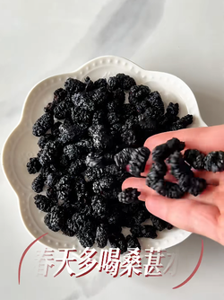 Tôi duy trì 4 loại nước dâu tằm và nhận ra da sáng lên theo cách rất tự nhiên