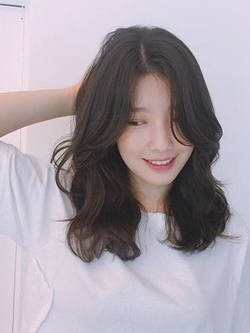 Tóc layer nữ cho mặt tròn: 5 kiểu giúp gọn mặt ngay tức thì