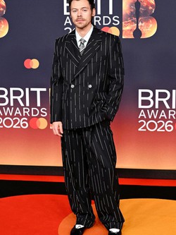 Đàn ông thế giới đều đang diện giày ballet cả rồi, đã đến lúc chồng bạn nên có một đôi