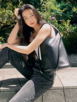 Công chúa showbiz Nhật Bản từng bị chính người Nhật tẩy chay, 15 tuổi đã thành công nhưng vẫn cố thoát mác "nepo baby" mỗi ngày