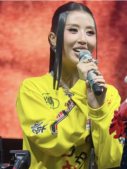 Quỳnh Anh Shyn mặc áo Lựu Đạn chất lừ nhưng thú nhận “mất lửa nghề” giống Tóc Tiên