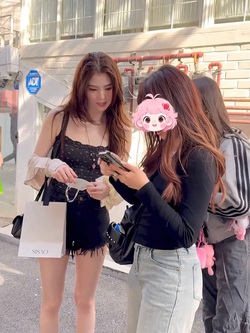 Nghịch lý của Han So Hee: Tóc cứ để rối lướt qua cam thường là lại viral cõi mạng