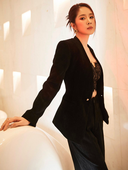 Chính thất trong "Bóng ma hạnh phúc": Ngoài đời "lão hóa ngược", tuổi 40 vẫn sang chảnh, cá tính khó rời mắt