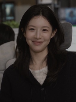 Go Youn Jung lại gầy thêm, mặt quá hốc hác