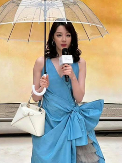 Địch Lệ Nhiệt Ba trở thành bà thím trong sự kiện Dior