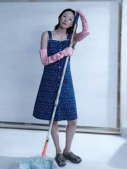 Miu Miu tiếp tục hại 1 người đẹp, từ minh tinh hóa cô lao công