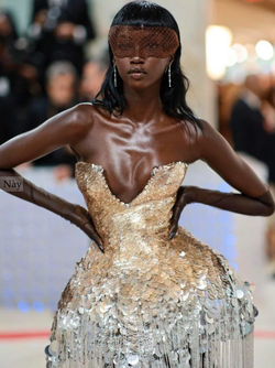 Đời như phim của Anok Yai: Đổi đời từ sinh viên vô danh tới "viên ngọc đen" của làng mốt chỉ nhờ một bức ảnh