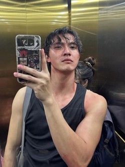 Mỹ nam 6 múi hot nhất Việt Nam công khai tẩy trang bằng kem đánh răng