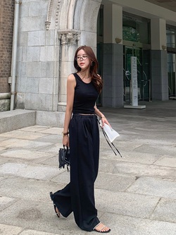 5 mẫu áo đẹp nhất để phối với quần đen