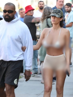 Vợ Kanye West hở hang tới nực cười, chồng đi bên cạnh lại kín mít khiến cả phố ngoái nhìn