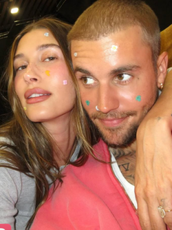 Hailey Bieber chứng minh "thuận vợ thuận chồng" khi hợp tác với chồng yêu