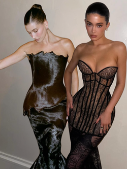 Ai cũng đang mặc váy của brand này: Kylie Jenner, Hailey Bieber đều nhiệt tình lăng xê