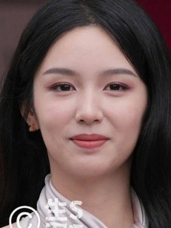 Đại sứ Dior vừa đẹp “phong thần” ở Cannes đã bị chê mặt sưng, da xệ khi về nước