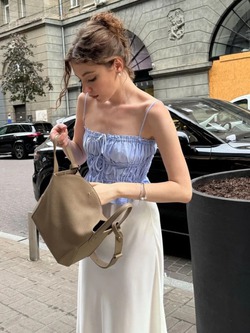 Kiểu mặc vừa cổ điển vừa thư giãn này đang trở thành “gu mùa hè” mới của nhiều cô gái