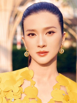 Kim Tuyến, Isaac được đề cử gương mặt đẹp nhất thế giới