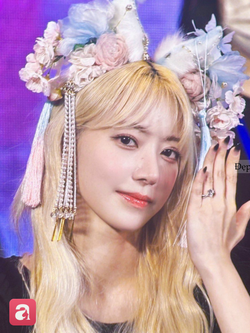Chiêu "giữ idol độc thân" cực gắt: Fan tặng nhẫn 1 tỷ, nhắn nhủ đừng cưới người nghèo hơn
