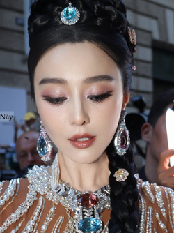 Phạm Băng Băng mang món đồ "không thể định giá" lên người, khiến cả Paris phải ngoái nhìn