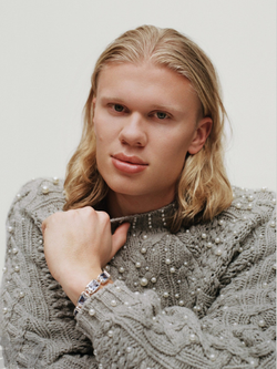 Khi “Ma Bư làng bóng” Erling Haaland mặc Dior