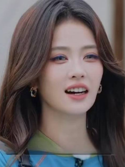 Bạch Lộc nhận chỉ trích vì makeup đậm, Chương Nhược Nam cũng bị kéo vào drama
