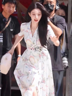 2 mỹ nhân vấp ngã cũng viral: Bản sao Lưu Diệc Phi được khen hết lời, người còn lại mất điểm