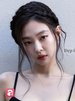 Jennie "bình dân hóa" kiểu tóc từng diện ở Chanel, hội gái xinh châu Á lập tức học theo