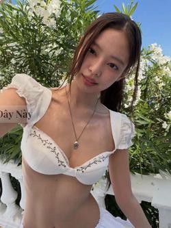Chiếc vòng Jennie dùng miệt mài: Thoạt nhìn tưởng "kỳ cục", hóa ra lại là món phụ kiện nâng tầm mọi outfit