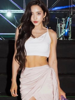 Nữ thần Kpop luôn tự nhận là "hot girl", 46 tuổi body nét căng không chê nổi