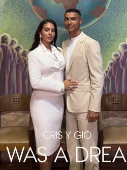 Ảnh cưới nét căng bên trong hôn lễ của vợ chồng Ronaldo chính thức được hé lộ