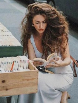 Phụ nữ Pháp không gội đầu mỗi ngày: Bí quyết giữ tóc bồng bềnh, mềm mại là gì?