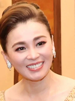 Thời trang tinh tế của Hoàng hậu Thái Lan tại Việt Nam