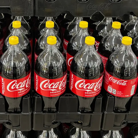 Đi siêu thị bắt gặp chai Coca-Cola có nắp vàng đừng vội lo hàng nhái: Chiêu bán hàng đỉnh cao, chiều khách hàng số 2, không ai dám nhận số 1