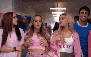 Soi nhanh "trứng phục sinh" trong MV mới của Ariana Grande từ hàng loạt phim kinh điển