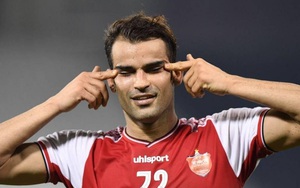 Cầu thủ Iran sốc khi bị cấm thi đấu 6 tháng vì màn ăn mừng tưởng nhớ cháu trai quá cố