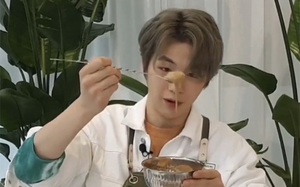 Đến cả Kang Daniel cũng bắt tay làm thử rồi, cafe Dalgona là gì mà tạo trend hot đến vậy ở Hàn Quốc?