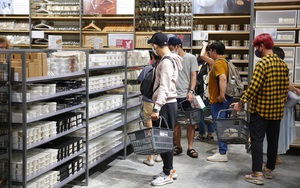 Cả Sài Gòn dập dìu đi khai trương MUJI, từ giới trẻ đến các cô các bác rộn ràng shopping