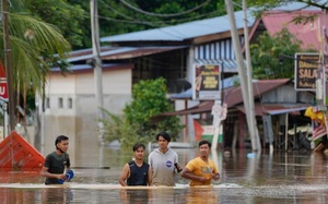 Lũ lụt hoành hành ở 7 bang của Malaysia, nhiều người chết