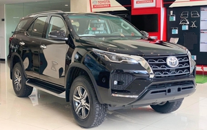 Toyota Fortuner 2022 thêm trang bị, giá tăng cao nhất 42 triệu đồng tại Việt Nam