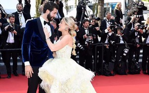 Cannes ngày 5: Nữ người mẫu quý tộc Anh mặc váy xuyên thấu lộ nội y &quot;kém duyên&quot;